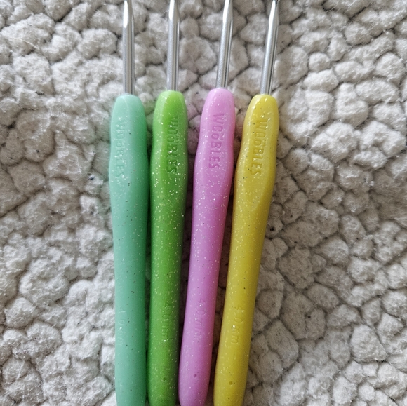 The Woobles Glitter Crochet Hook Bundle - 4mm - Picture 2 of 3